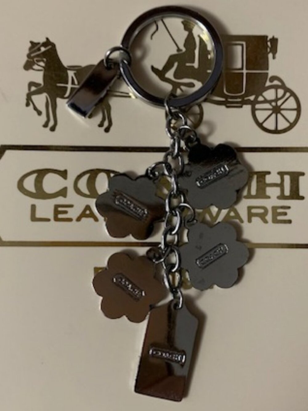 Coach vintage Key ring with black and white flowers - Picture 2 of 2